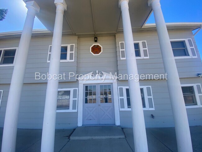Building Photo - Unique Duplex on the South Side of Carson City - Near Tons of Shopping