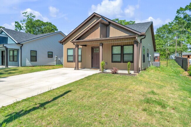Building Photo - Updated 3BR/2BA Home with Fully Fenced Yard & Bonus Storage Shed! $1,625/mo rent