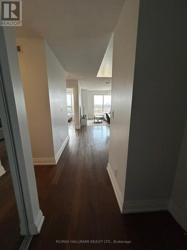 Building Photo - 1-1101 De Boers Dr