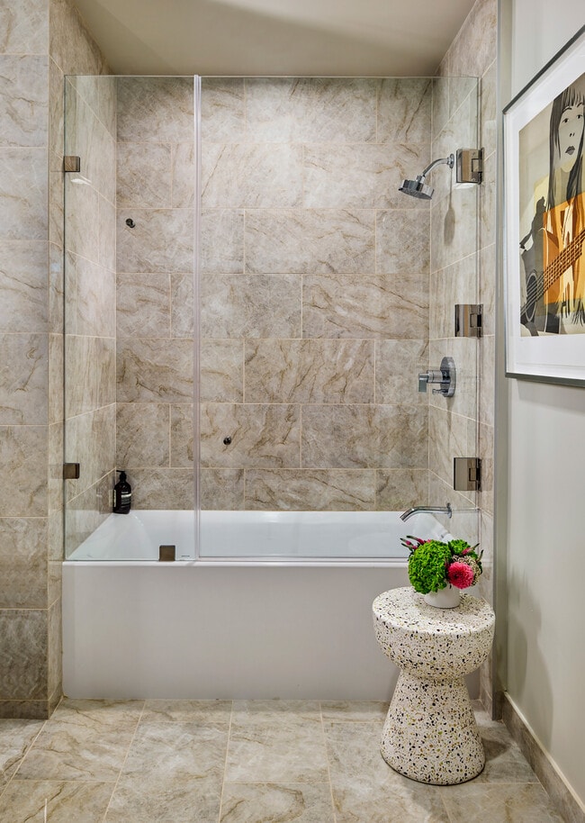 Interior Photo - 700 Broadway