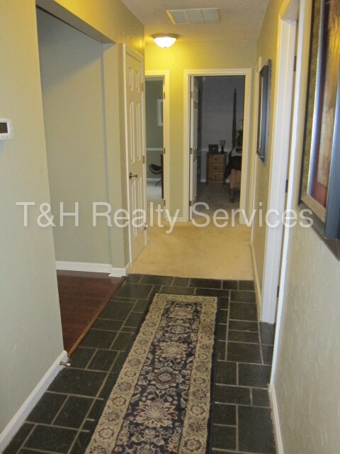 Building Photo - 9121 Fordham St