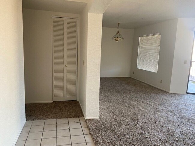 Foto del edificio - Waterfront 2BR 2B Condo Lower Level, gated...