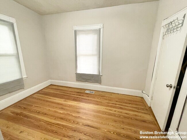 Foto del edificio - 10 Wave Ave