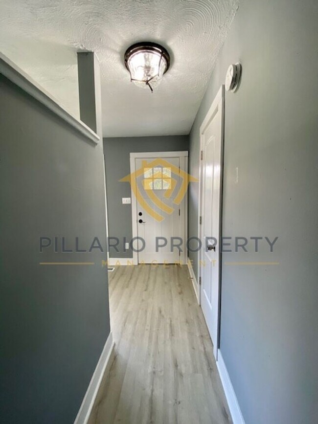Building Photo - Updated, 3 Bedroom/1 Bathroom Devington Ra...