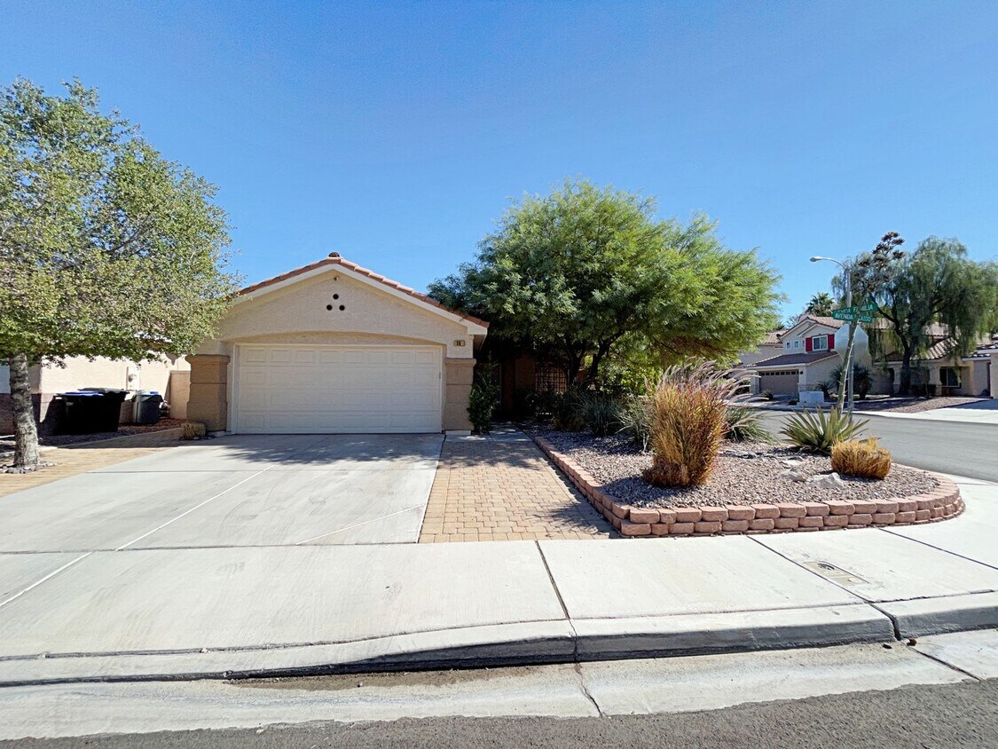 Primary Photo - BEAUTIFUL FULLY FURNISHED SINGLE STORY HOM...