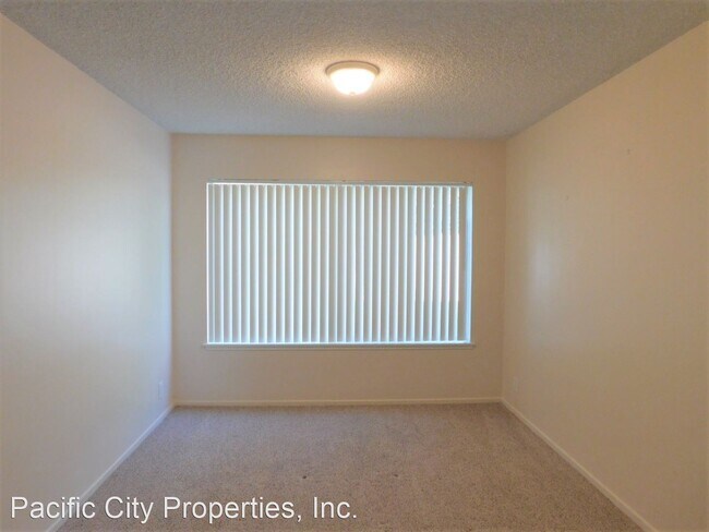 Foto del edificio - 6 br, 3 bath House - 9821 Kings Canyon Dr
