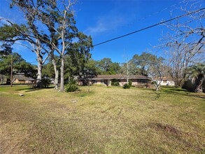 Building Photo - 706 Maple St