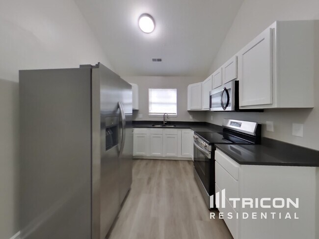 Foto del edificio - 15037 Oak Rd
