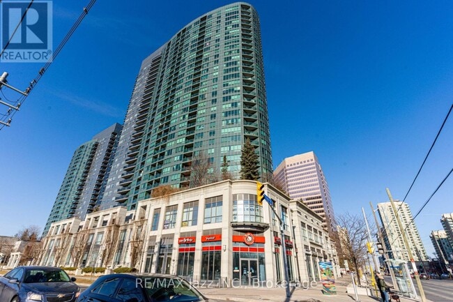 Building Photo - 15 Greenview Ave