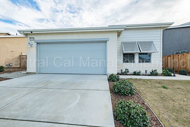Building Photo - 3 Bedroom/2 Bath Home with Solar in Gossam...