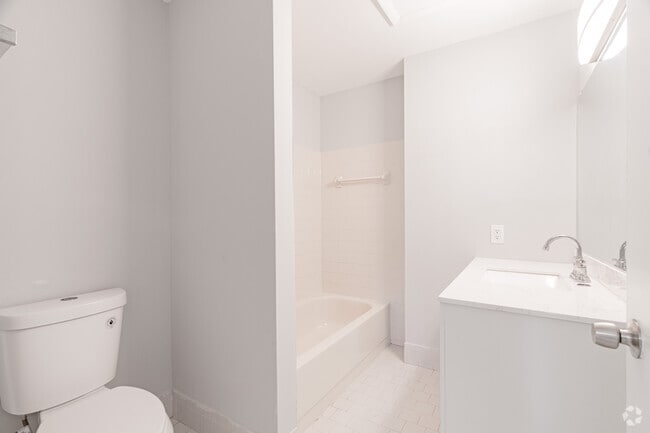 3BR, 2BA - 1,200SF - Lake Arjaro Apartments