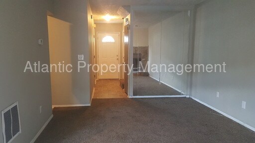 Building Photo - 2305 Pine Tree Trl