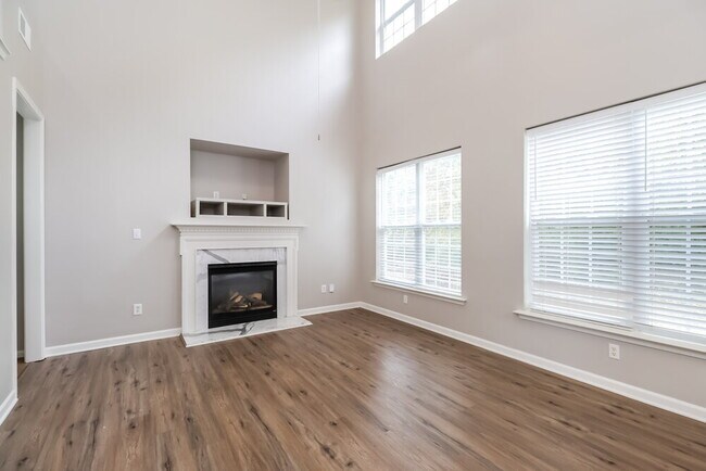 Building Photo - 13514 Planters Row Dr
