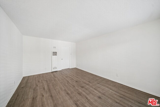 Foto del edificio - 7209 Willoughby Ave