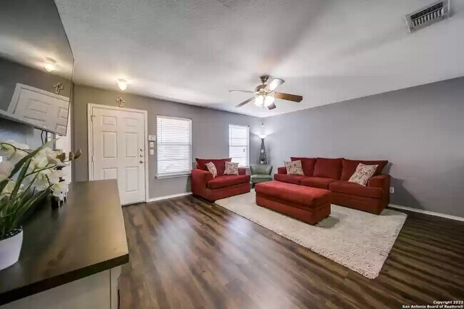 Foto del edificio - 6327 Wild Flower Way