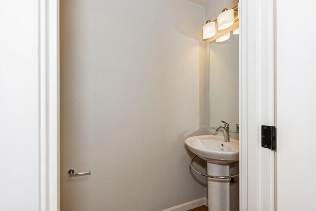 Building Photo - 17806 NE 95th Ct - 2 bedrooms