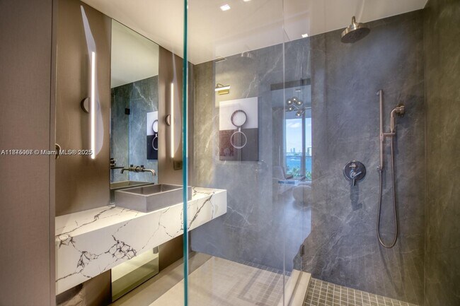 Foto del edificio - 488 NE 18th St