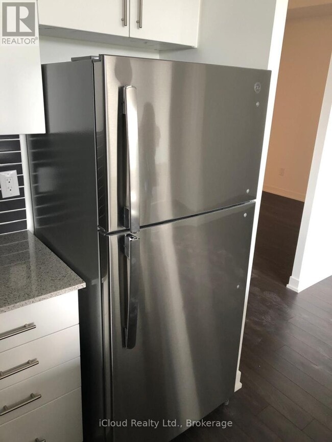 Building Photo - 550 N Service Rd