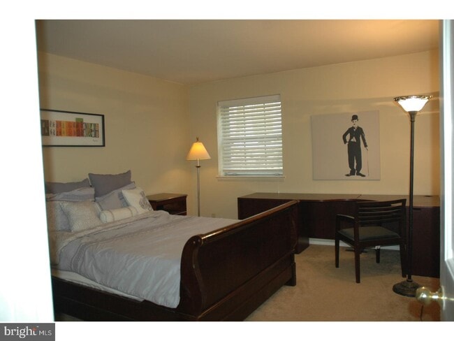 Building Photo - 294 Drummers Ln