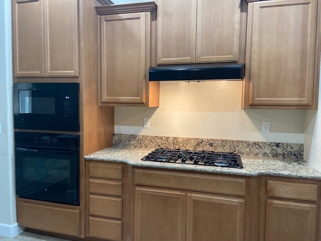 Building Photo - 978 Golden Pond Dr