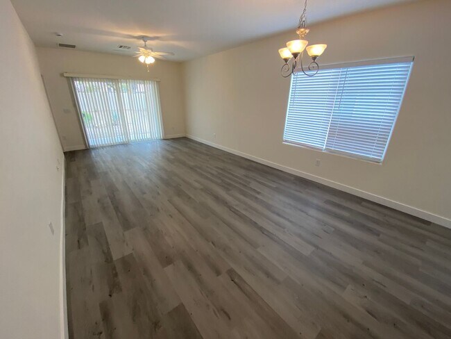 Foto del edificio - Beautiful 55+ 3 bed/2 bath home located in Aliante