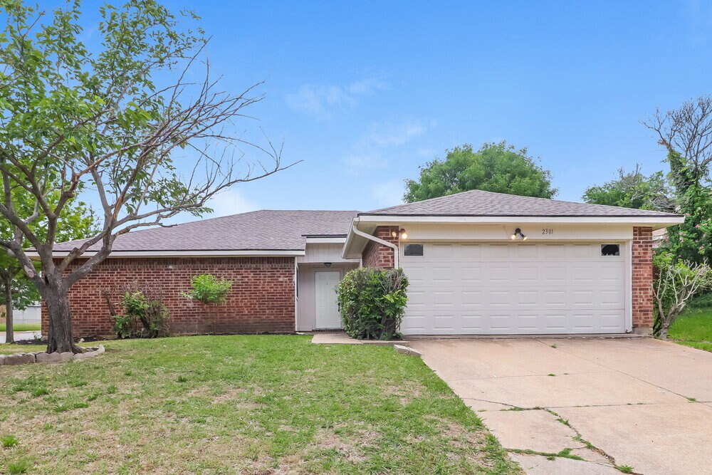 Foto principal - 2301 Fall Ct