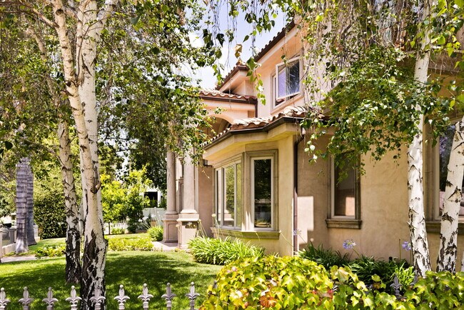 Building Photo - 4822 Valjean Ave