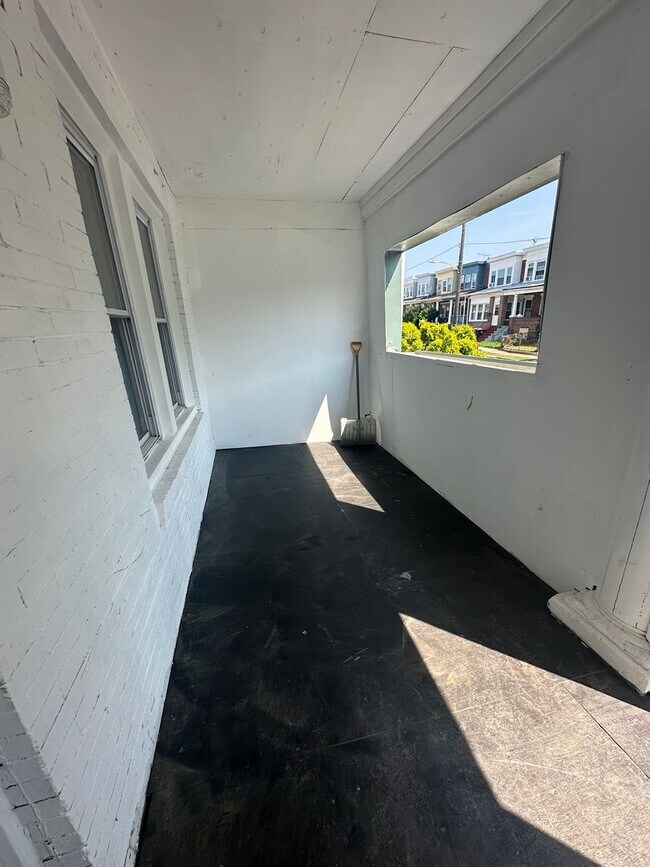 Foto del edificio - Renovated 3 Bed, 1 Bath townhome