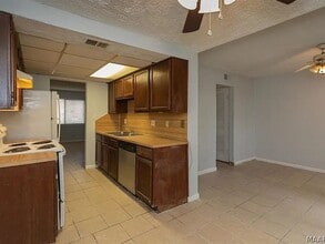 Building Photo - 548 Winston Dr