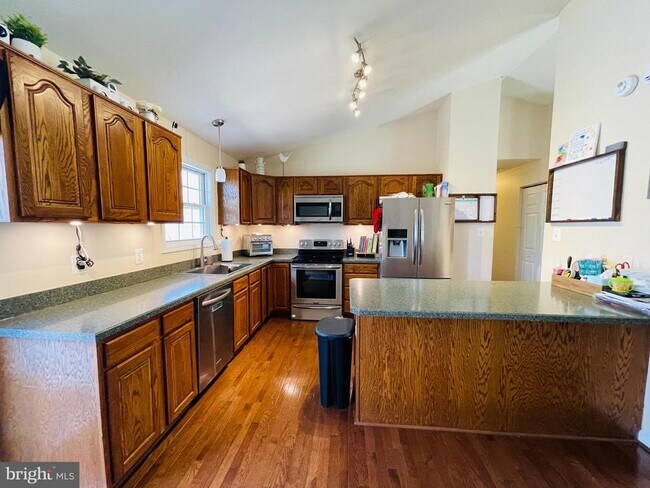 Building Photo - 121 Hilda Dr