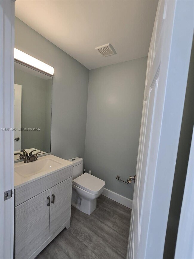 Foto del edificio - 10595 SW 6th St