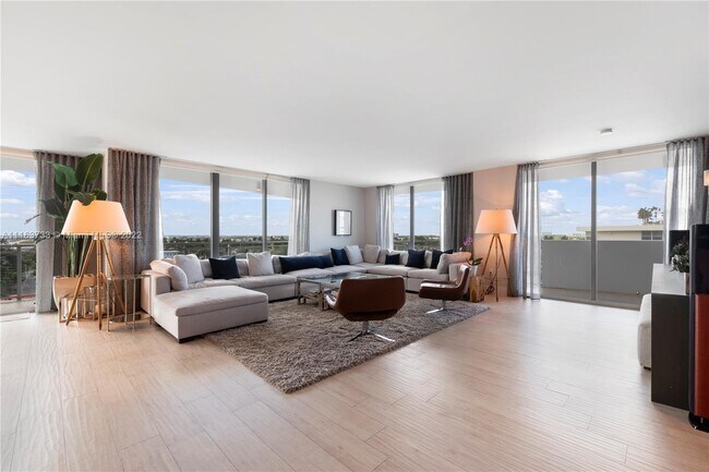 Building Photo - 9400 W Bay Harbor Dr