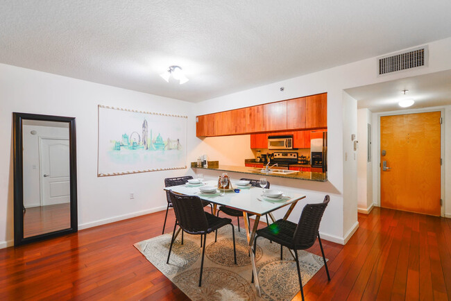 Building Photo - 1200 Brickell Bay Dr