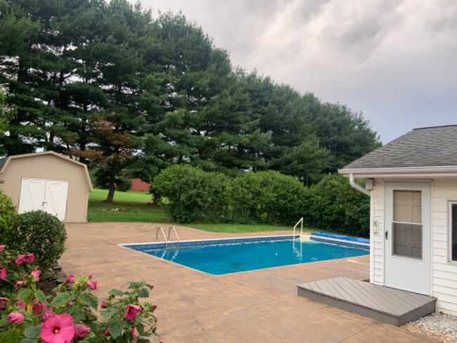 Foto del edificio - 8852 Rue Helena St NE