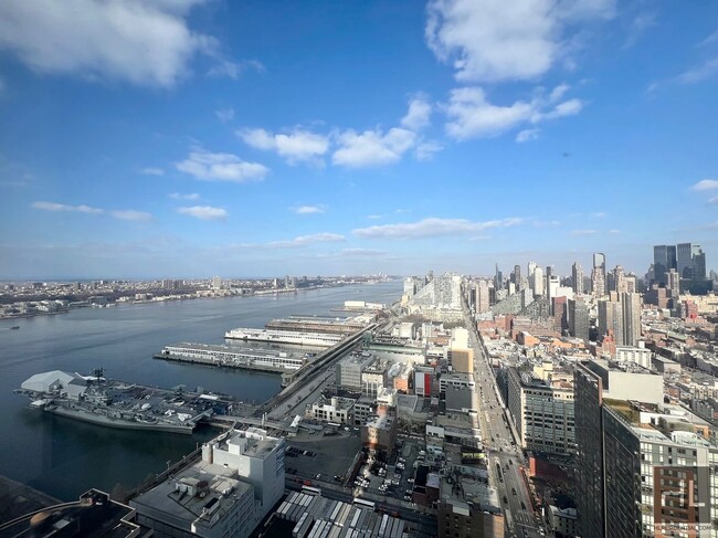 Building Photo - Furnished Luxury 1BR! WD in unit! 54th flo...