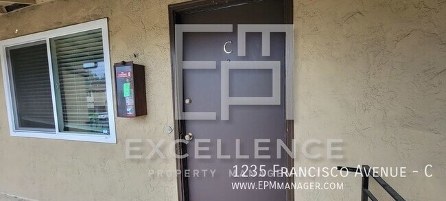 Building Photo - Upper 2/1 in 4plex, Private 1 Car Garage