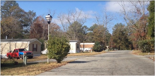 Building Photo - 2621 Jeffersonville Rd