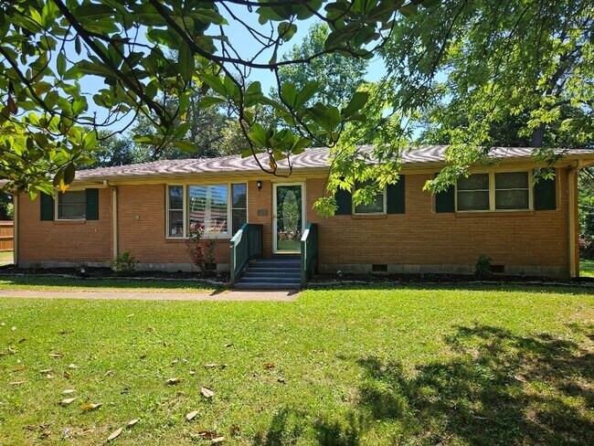 Building Photo - 504 Wren Dr