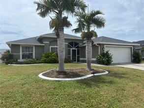 Building Photo - 4118 SW 8th Ct