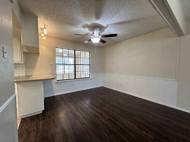 Building Photo - Beautiful Spacious 2 Story Home in-between LCU and Tech!