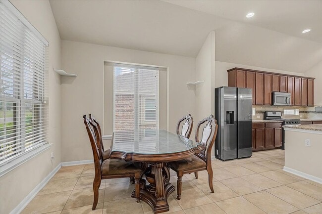Building Photo - 3834 Raintree Village Dr