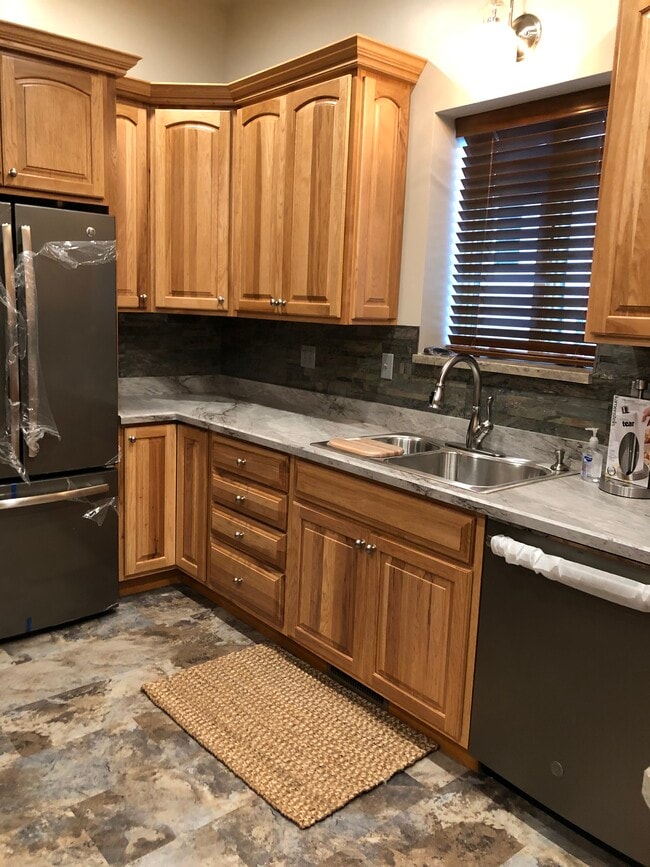 Kitchen - 914 Morgantown Ave