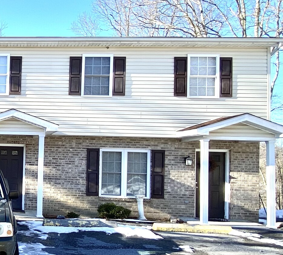 Primary Photo - 199 Leo Ln