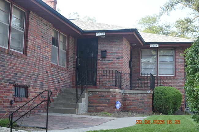 Building Photo - 3606 Newport Ave
