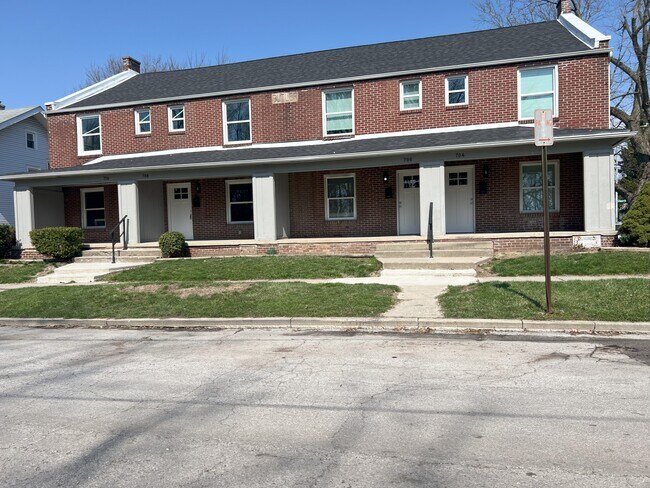 Quad apartments - 706 W State St