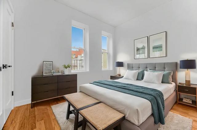 Building Photo - 3 bedroom in ASTORIA NY 11103