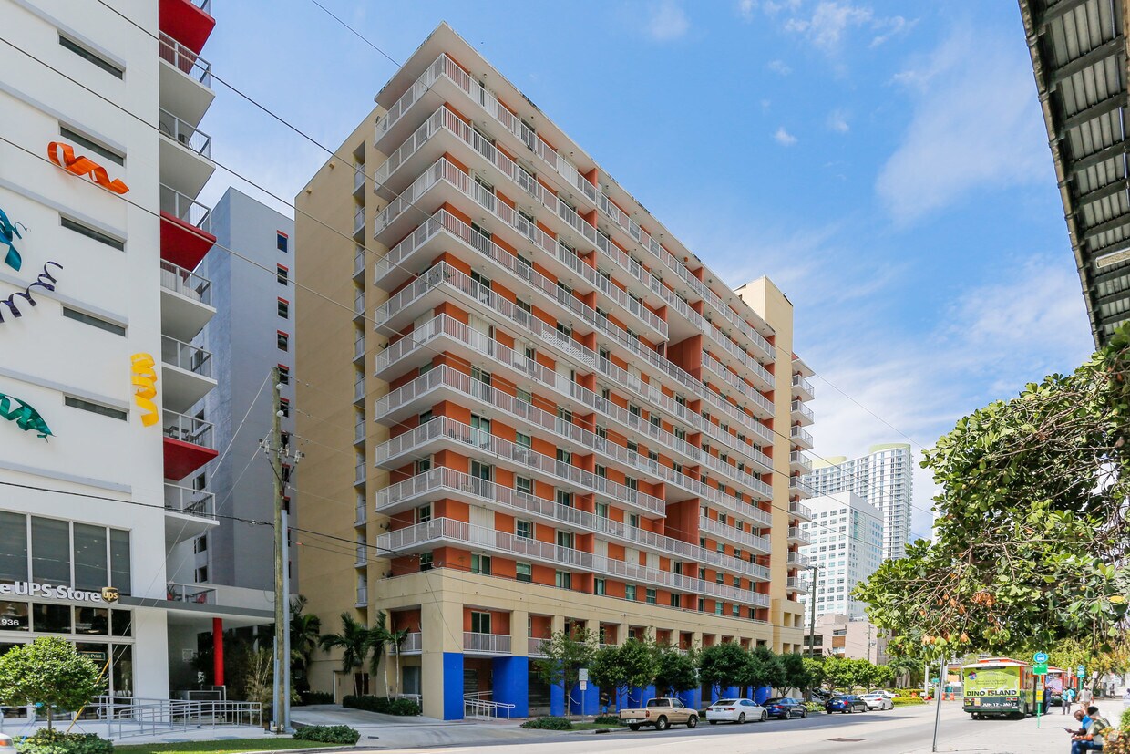 Casa Grande I Towers Apartments in Miami, FL
