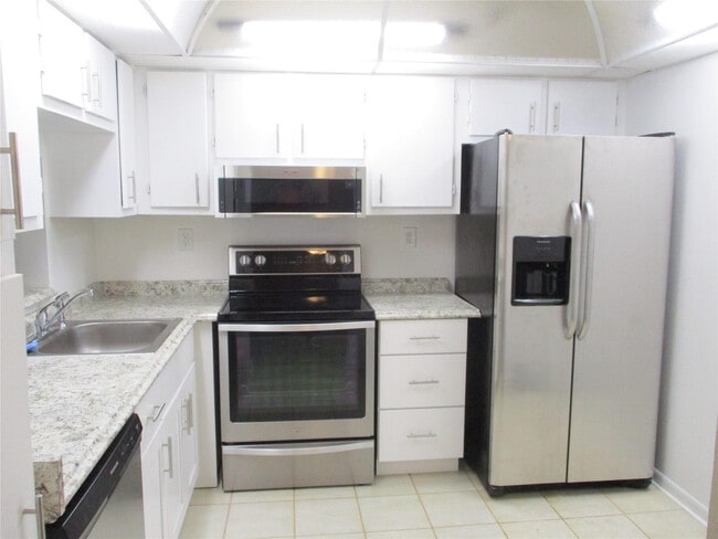 Building Photo - 6751 N University Dr