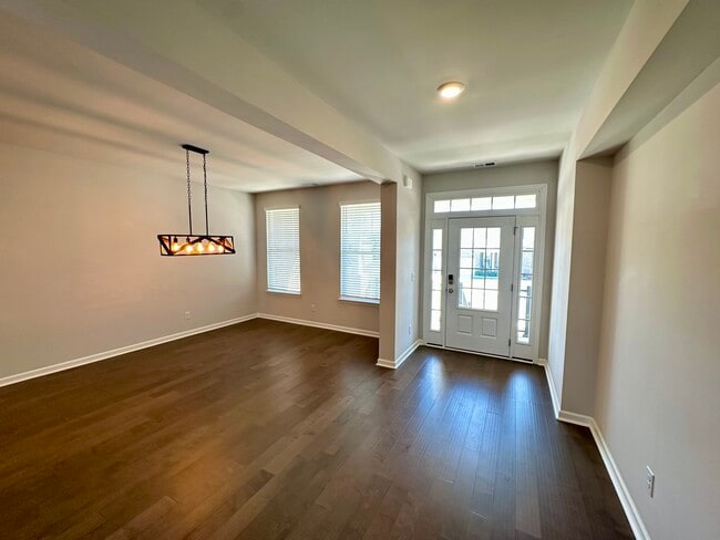 Building Photo - 304 Greymoor Ln