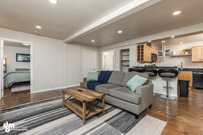 Foto del edificio - 684 Cedar St